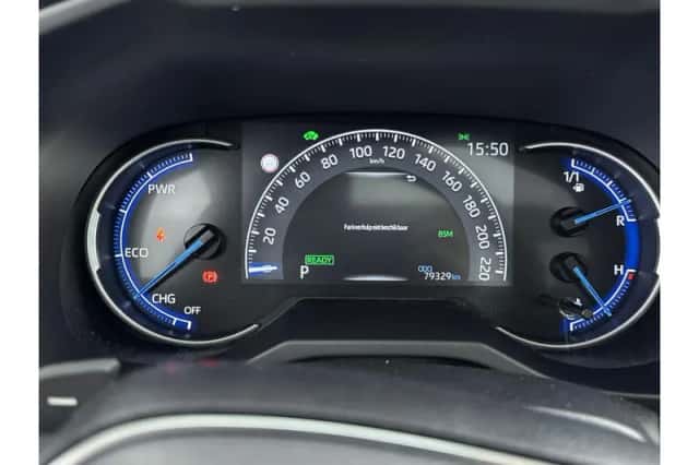 Toyota RAV4 (2021) thumbnail 3