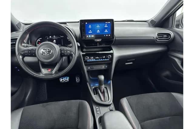 Toyota Yaris Cross (2023) thumbnail 2