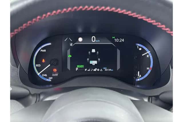Toyota Yaris Cross (2023) thumbnail 3