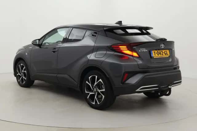Toyota C-HR (2022) thumbnail 4