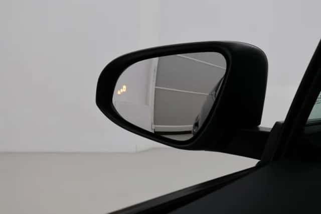 Toyota C-HR (2022) thumbnail 6