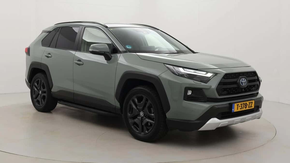 Toyota RAV4 (2023) — foto 1