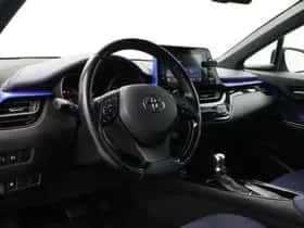 Toyota C-HR (2017) thumbnail 2