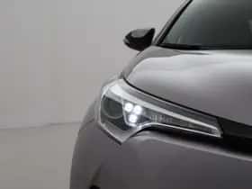 Toyota C-HR (2017) thumbnail 11
