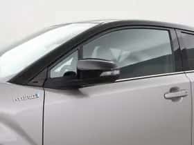 Toyota C-HR (2017) thumbnail 12