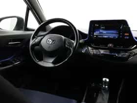 Toyota C-HR (2017) thumbnail 23