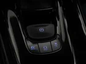 Toyota C-HR (2017) thumbnail 27
