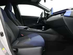 Toyota C-HR (2017) thumbnail 31