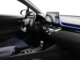 Toyota C-HR (2017) thumbnail 32