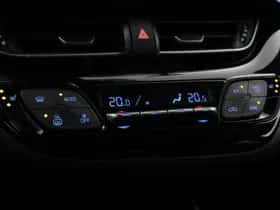 Toyota C-HR (2017) thumbnail 5