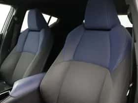 Toyota C-HR (2017) thumbnail 10