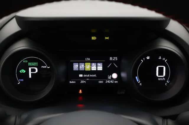 Toyota Yaris (2022) thumbnail 3