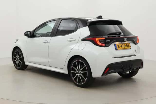 Toyota Yaris (2022) thumbnail 4
