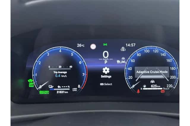 Toyota C-HR (2025) thumbnail 3