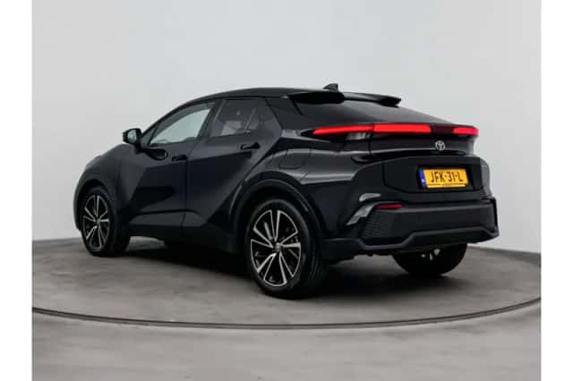 Toyota C-HR (2025) thumbnail 4