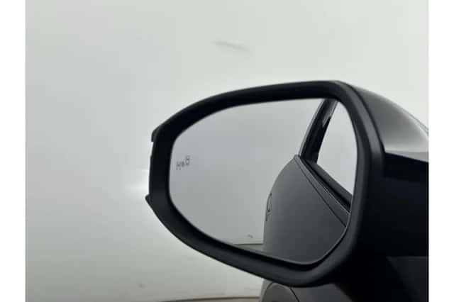 Toyota C-HR (2025) thumbnail 5