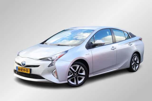 Toyota Prius (2016) thumbnail 1