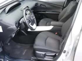 Toyota Prius (2016) thumbnail 14