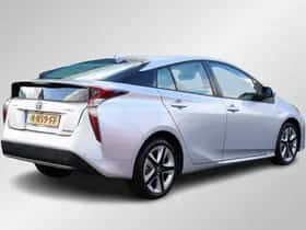 Toyota Prius (2016) thumbnail 3