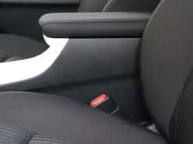 Toyota Prius (2016) thumbnail 23