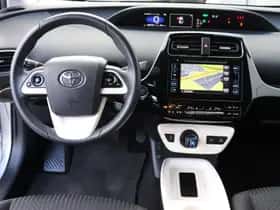 Toyota Prius (2016) thumbnail 4