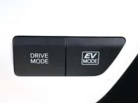 Toyota Prius (2016) thumbnail 34