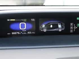 Toyota Prius (2016) thumbnail 5