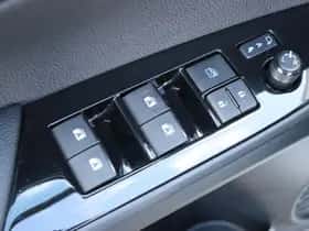 Toyota Prius (2016) thumbnail 8