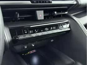 Toyota C-HR (2025) thumbnail 18