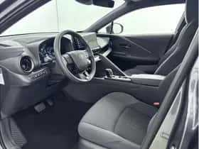 Toyota C-HR (2025) thumbnail 15