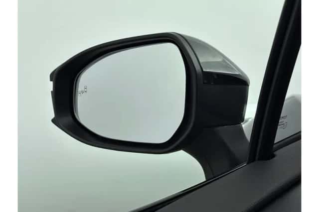 Toyota C-HR (2025) thumbnail 5