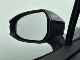 Toyota C-HR (2025) thumbnail 5