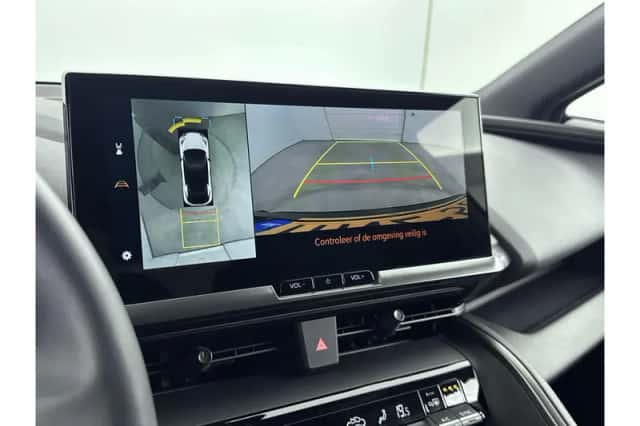 Toyota C-HR (2025) thumbnail 6