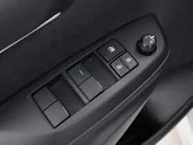 Toyota Yaris (2023) thumbnail 18