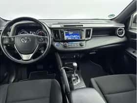 Toyota RAV4 (2018) thumbnail 2