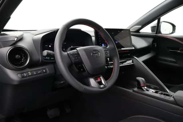 Toyota C-HR (2026) thumbnail 2