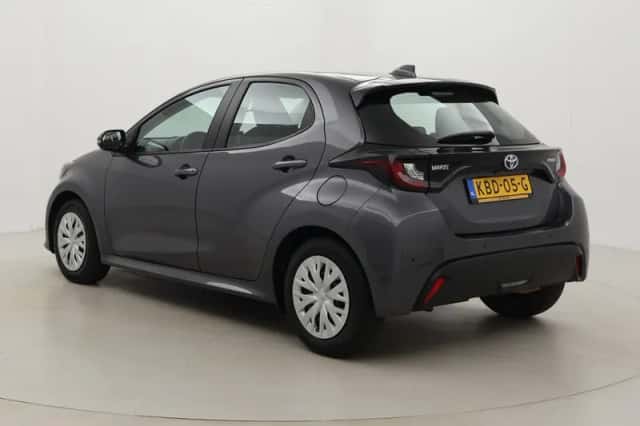 Toyota Yaris (2023) thumbnail 4