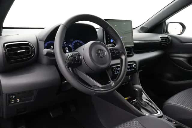Toyota Yaris (2025) thumbnail 2