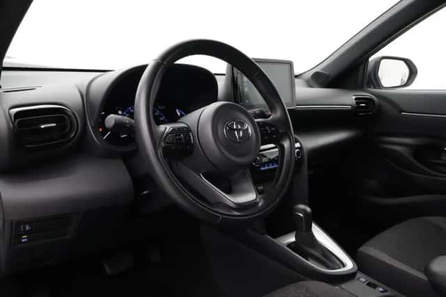 Toyota Yaris Cross (2023) thumbnail 2