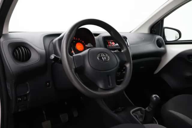 Toyota Aygo (2019) thumbnail 2