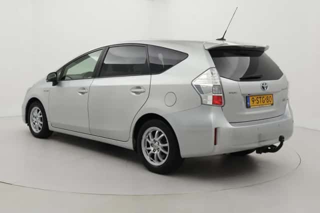 Toyota Prius (2013) thumbnail 4