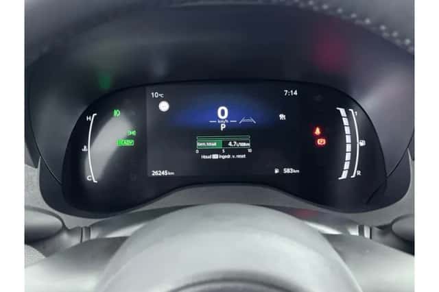 Toyota Yaris (2025) thumbnail 3