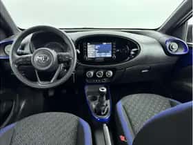 Toyota Aygo X (2022) thumbnail 2