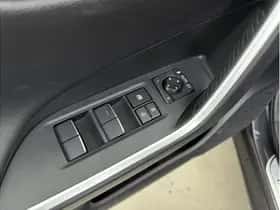 Toyota RAV4 (2019) thumbnail 17