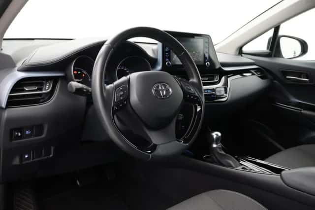 Toyota C-HR (2021) thumbnail 2