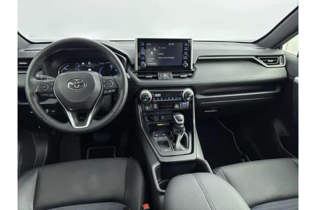 Toyota RAV4 (2022) thumbnail 2