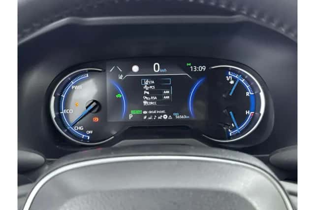 Toyota RAV4 (2022) thumbnail 3
