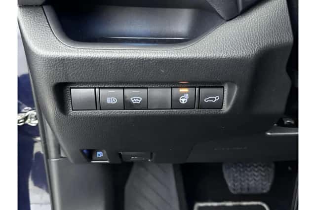 Toyota RAV4 (2022) thumbnail 5