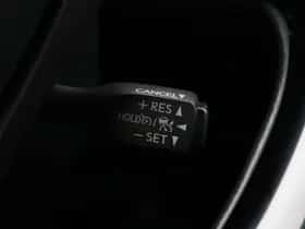 Toyota C-HR (2021) thumbnail 11