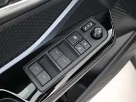 Toyota C-HR (2021) thumbnail 23